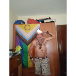 Roberto me saluda en mi cuarto