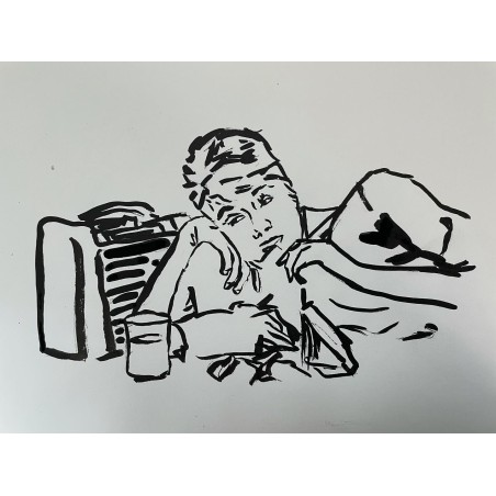 Mujer escuchando la radio