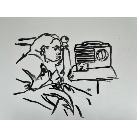 Mujer escuchando la radio