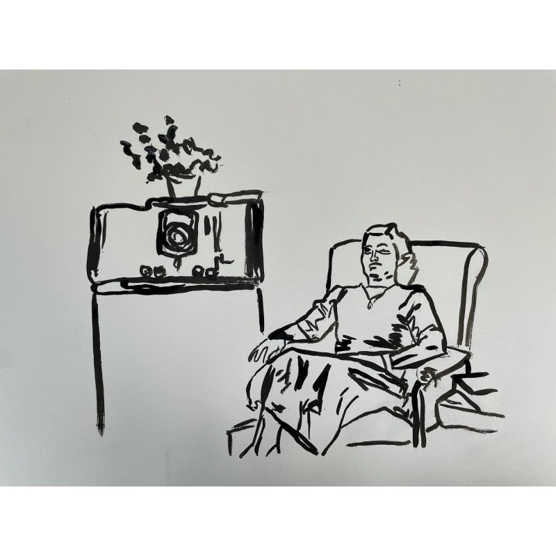 Mujer escuchando la radio