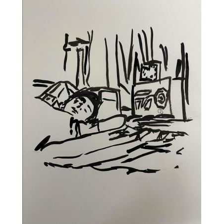 Mujer escuchando la radio