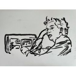 Mujer escuchando la radio
