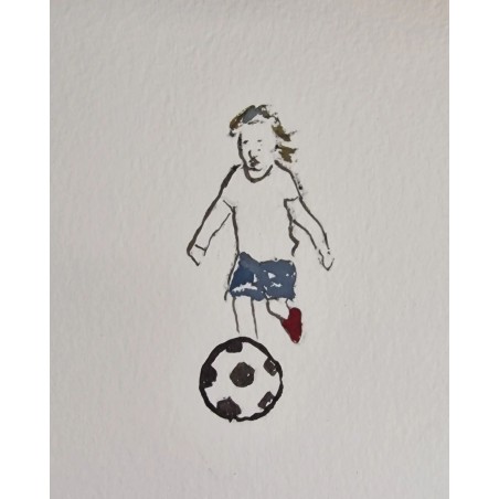 Niña de Chernobyl jugando al fútbol